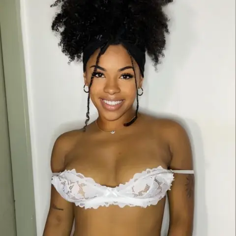 PaolaEbony queen OnlyFans